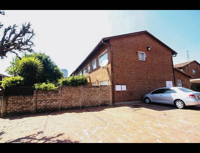 3 BEDROOM TOWNHOUSE FOR SALE IN BEDFORD GARDENS